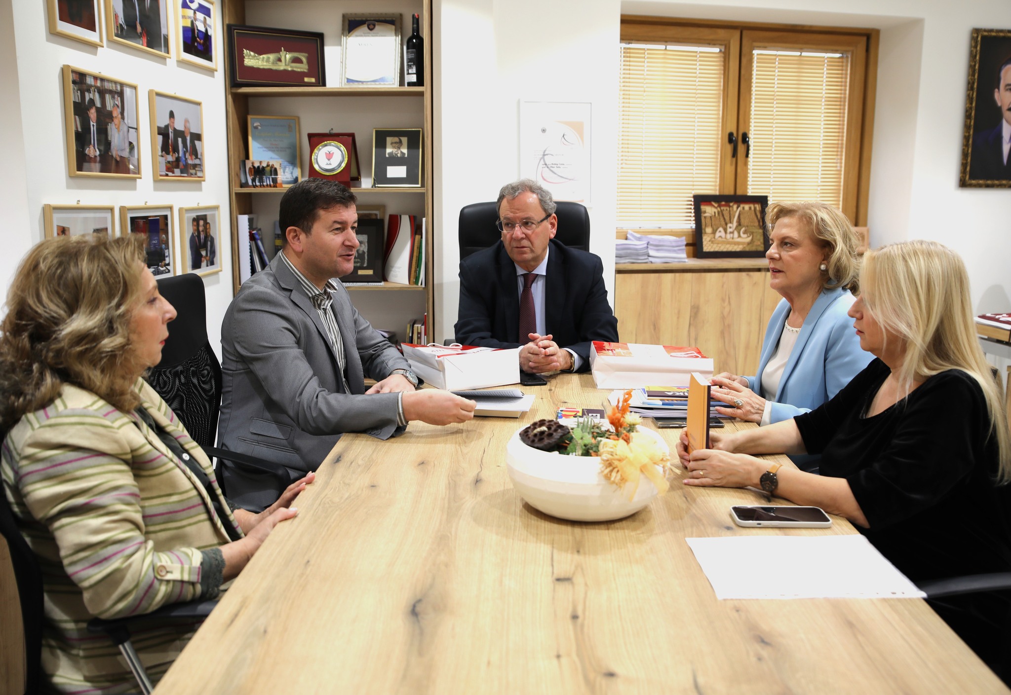 Politikania Valentina Leskaj vizitoi AZGj-në